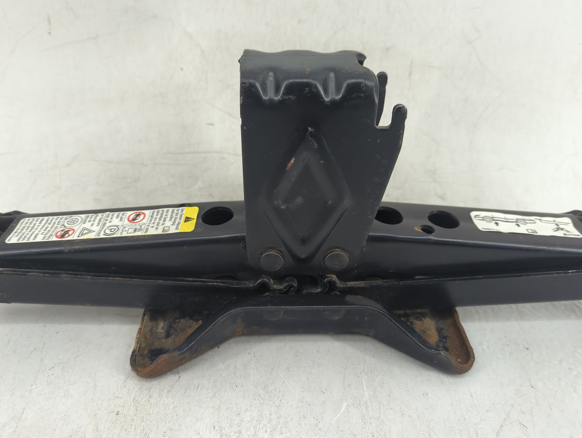 2012 Chevrolet Malibu Spare Scissor Car Jack 1415894 - Oemusedautoparts1.com