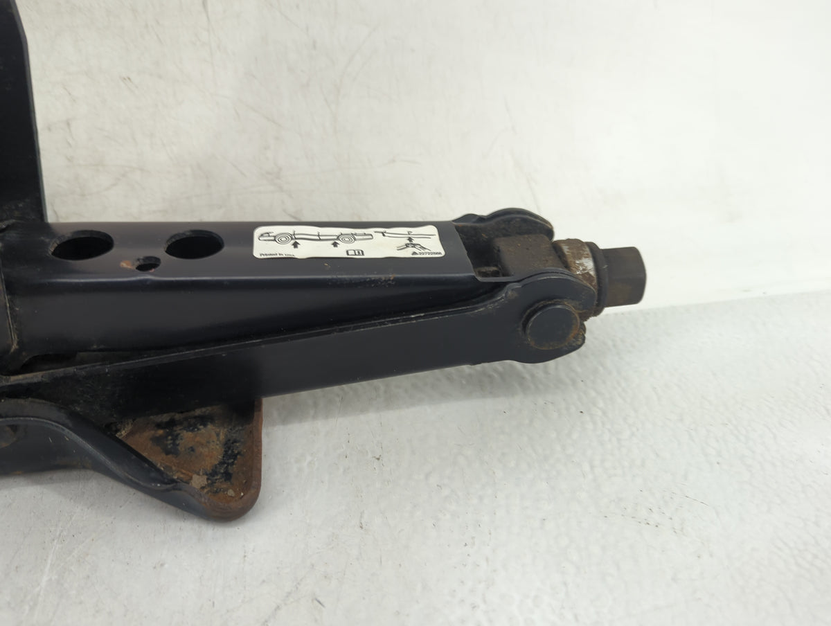 2012 Chevrolet Malibu Spare Scissor Car Jack 1415894 - Oemusedautoparts1.com