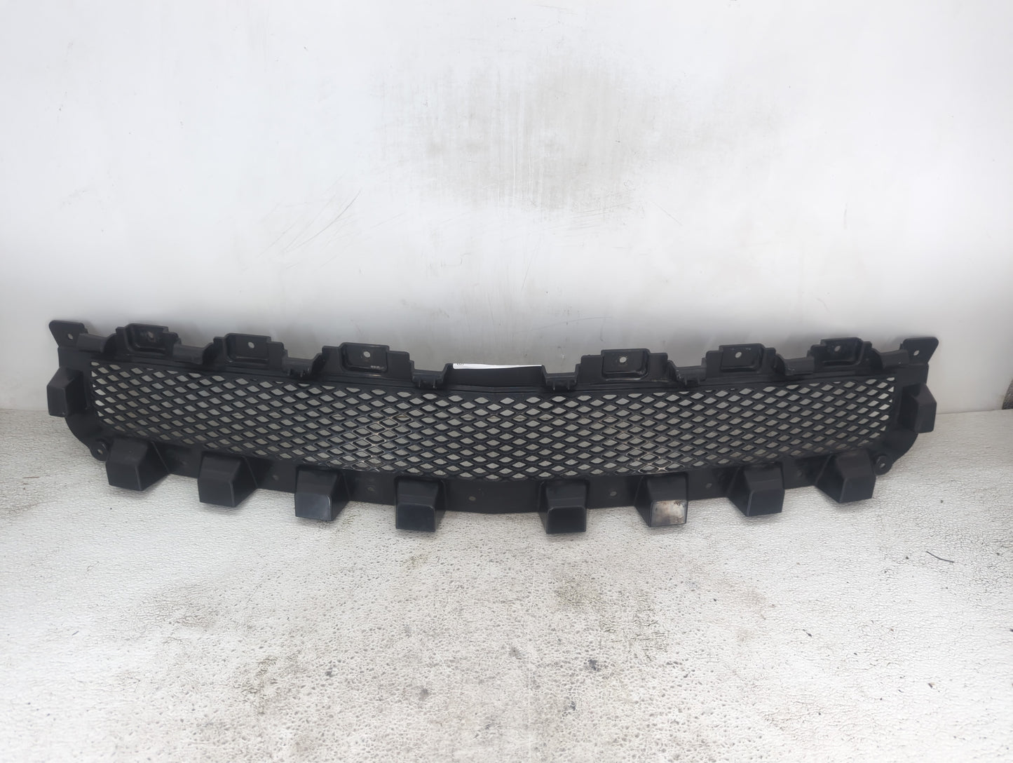 2008-2012 Chevrolet Malibu Front Grille Bumper Not Included - Oemusedautoparts1.com
