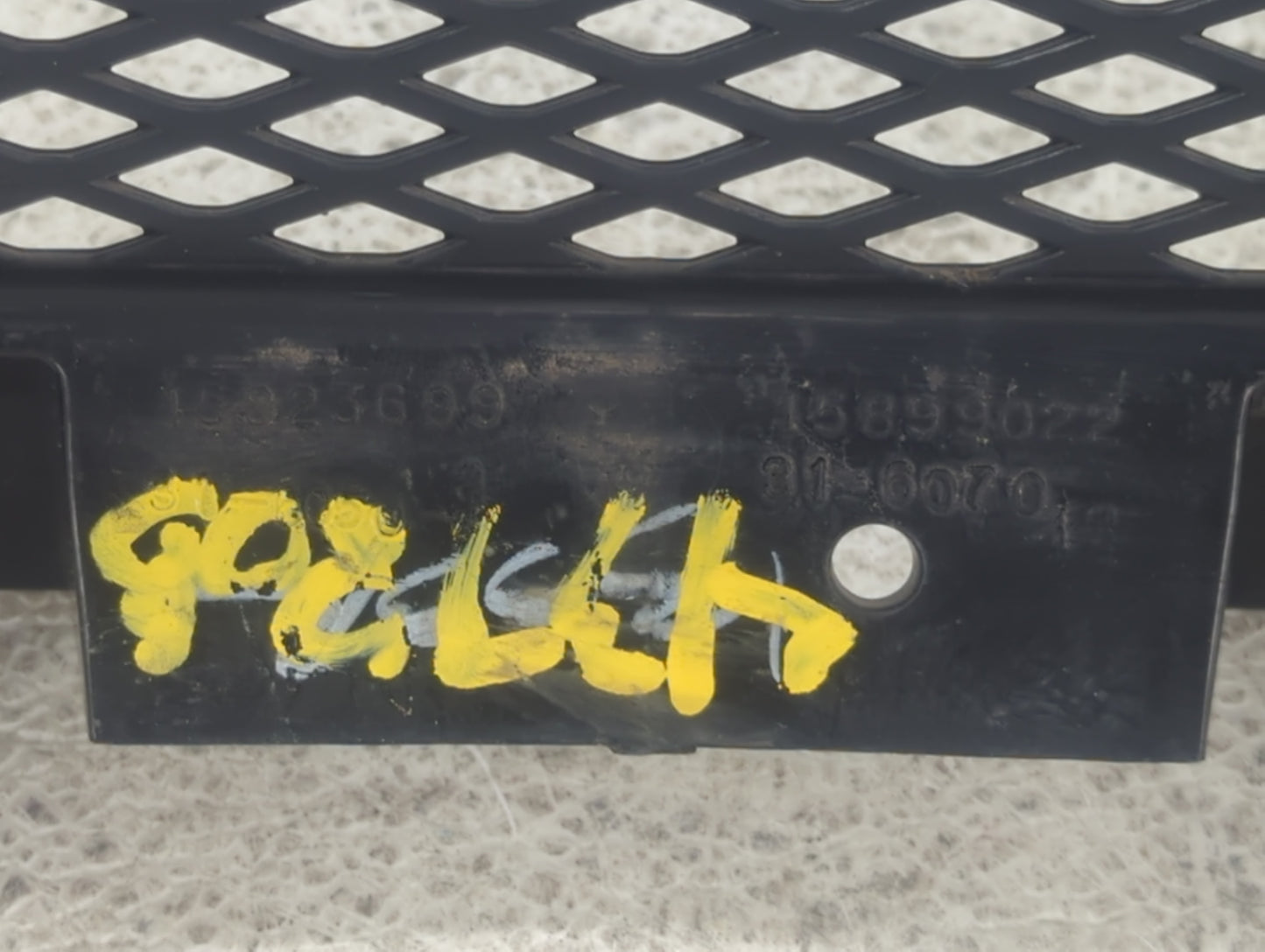 2008-2012 Chevrolet Malibu Front Grille Bumper Not Included - Oemusedautoparts1.com