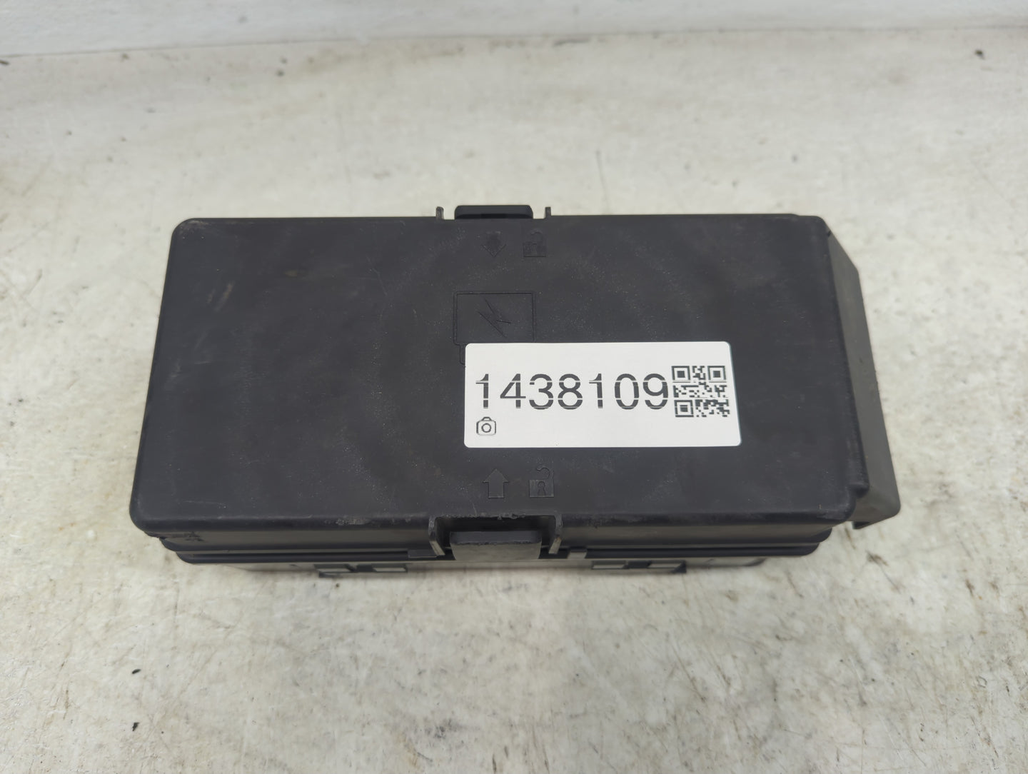 2009-2012 Chevrolet Malibu Fusebox Fuse Box Panel Relay Module Fits Fits 2009 2010 2011 2012 OEM Used Auto Parts - Oemusedau