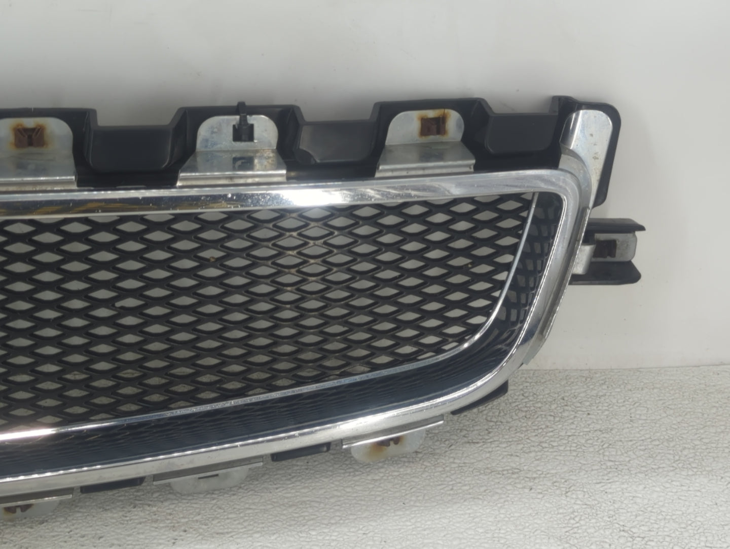 2008-2012 Chevrolet Malibu Front Grille Bumper Not Included - Oemusedautoparts1.com