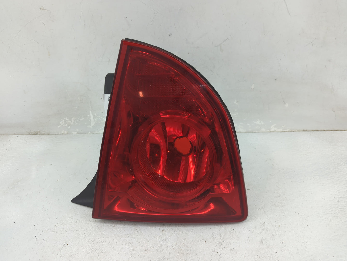 2008-2012 Chevrolet Malibu Tail Light Assembly Passenger Right OEM P/N:20914364 Fits Fits 2008 2009 2010 2011 2012 OEM Used 