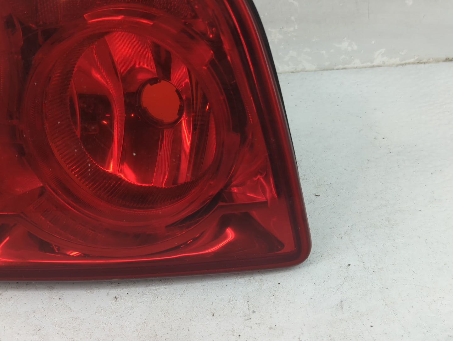 2008-2012 Chevrolet Malibu Tail Light Assembly Passenger Right OEM P/N:20914364 Fits Fits 2008 2009 2010 2011 2012 OEM Used 