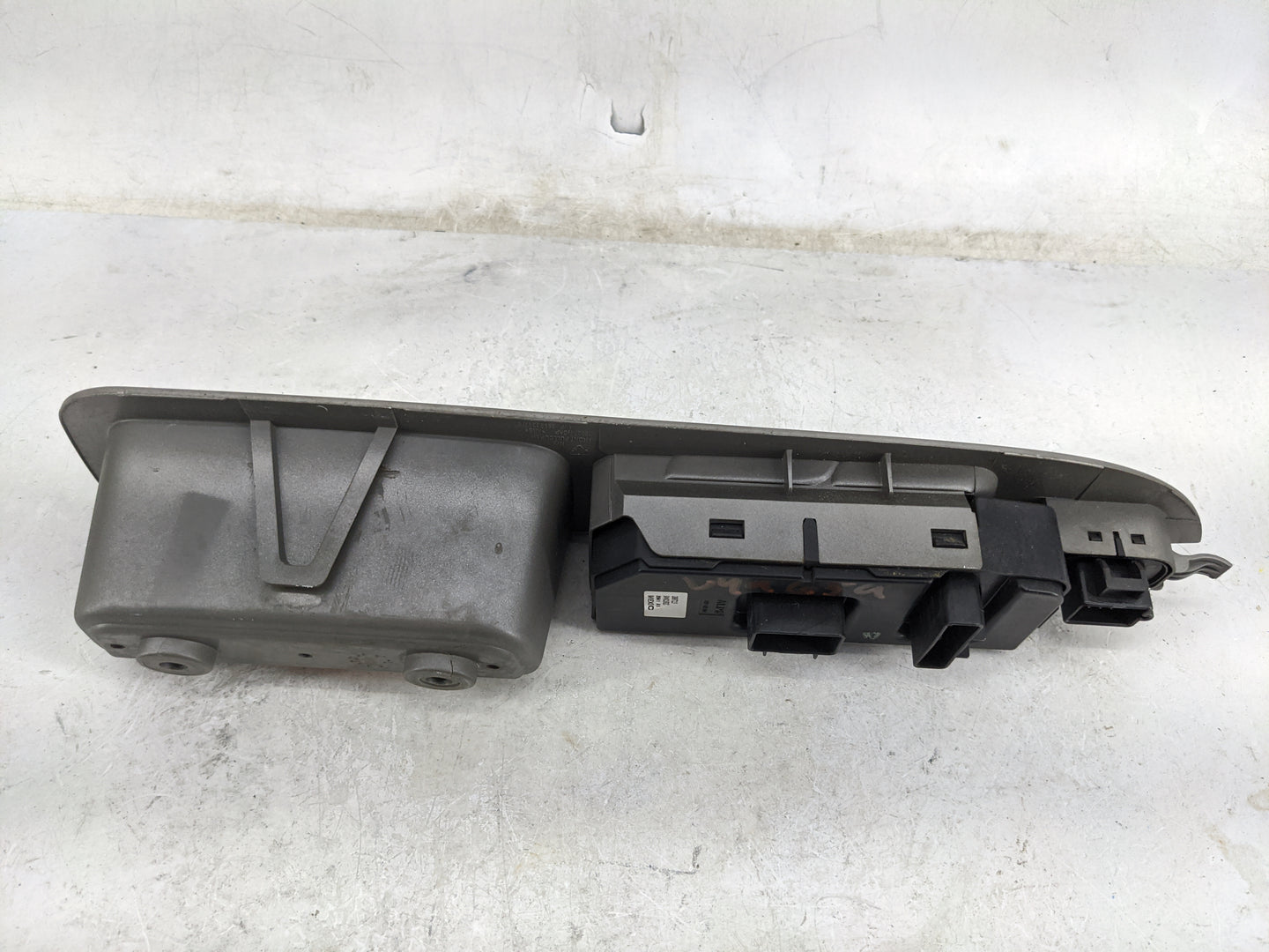 2010-2012 Chevrolet Malibu Master Power Window Switch Replacement Driver Side Left P/N:25993399 Fits Fits 2010 2011 2012 OEM