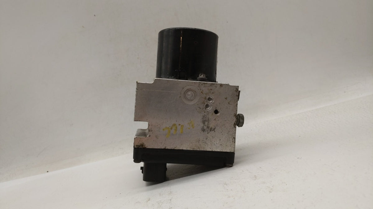 2012 Chevrolet Malibu Anti-Lock Brake ABS Pump Module Actuator OEM P/N:22799743 22800233 Fits OEM Used Auto Parts - Oemuseda