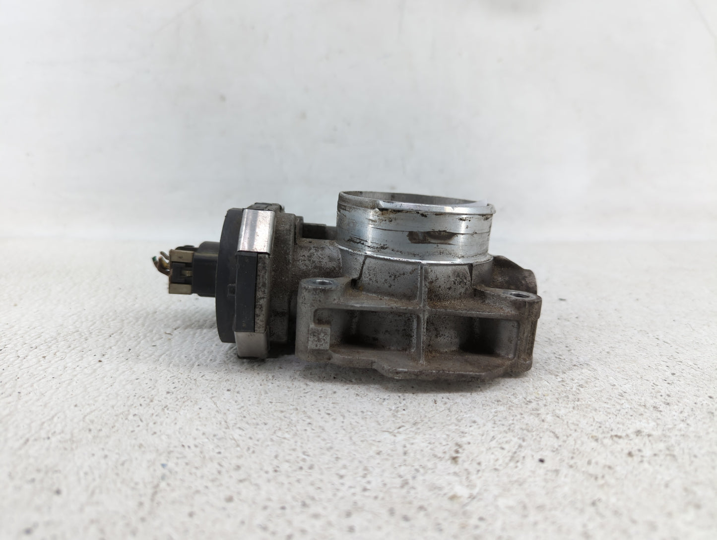 2008-2012 Chevrolet Malibu Throttle Body P/N:9B4G-9F991-A 668AA, 186AA Fits Fits 2007 2008 2009 2010 2011 2012 OEM Used Auto