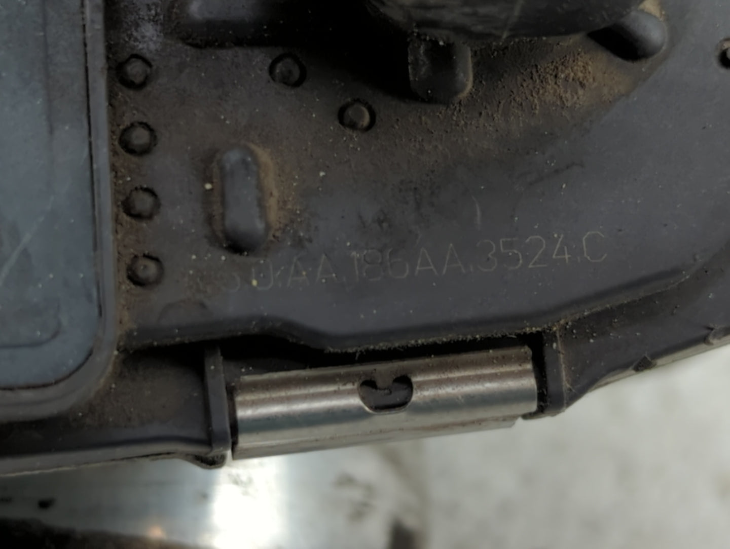 2008-2012 Chevrolet Malibu Throttle Body P/N:9B4G-9F991-A 668AA, 186AA Fits Fits 2007 2008 2009 2010 2011 2012 OEM Used Auto