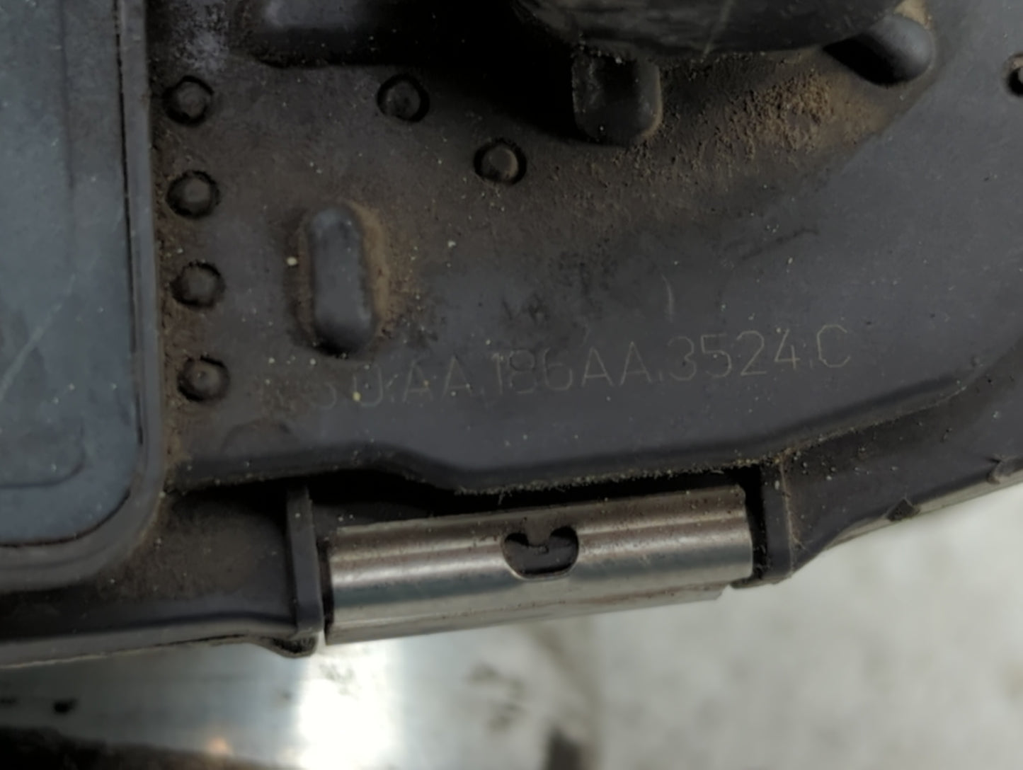 2008-2012 Chevrolet Malibu Throttle Body P/N:9B4G-9F991-A 668AA, 186AA Fits Fits 2007 2008 2009 2010 2011 2012 OEM Used Auto