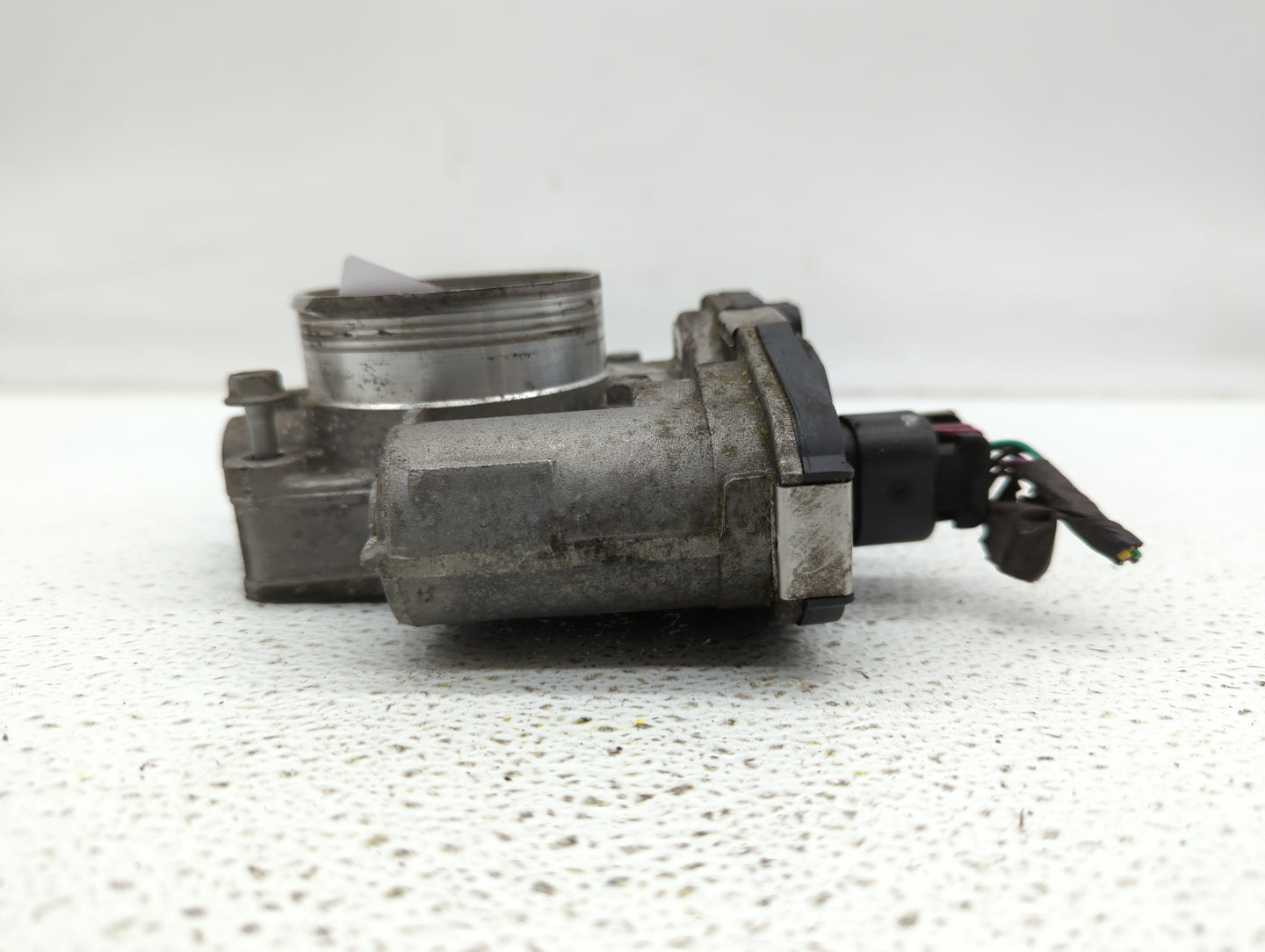 2008-2012 Chevrolet Malibu Throttle Body P/N:9B4G-9F991-A 668AA, 186AA Fits Fits 2007 2008 2009 2010 2011 2012 OEM Used Auto