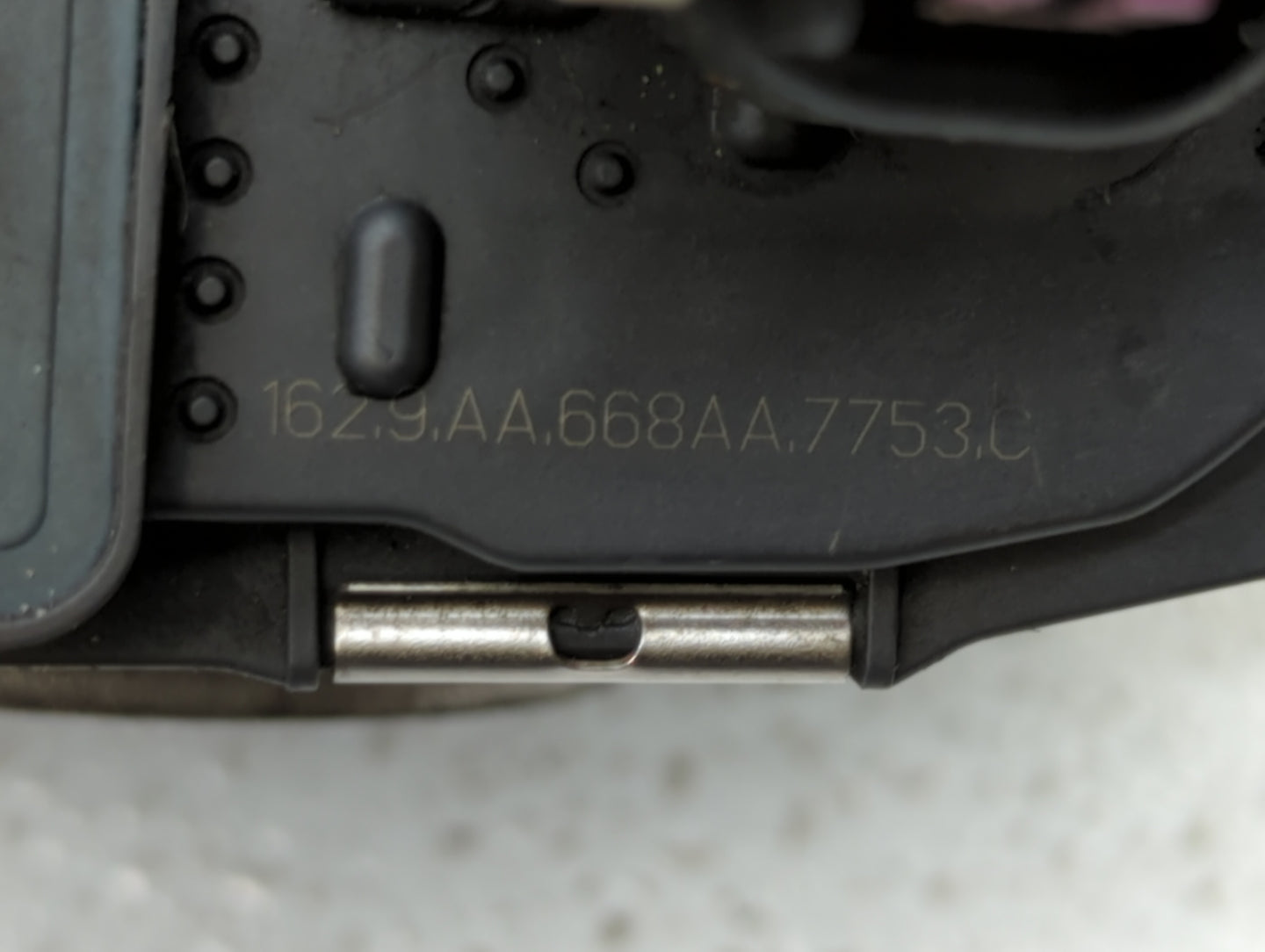 2008-2012 Chevrolet Malibu Throttle Body P/N:9B4G-9F991-A 668AA, 186AA Fits Fits 2007 2008 2009 2010 2011 2012 OEM Used Auto