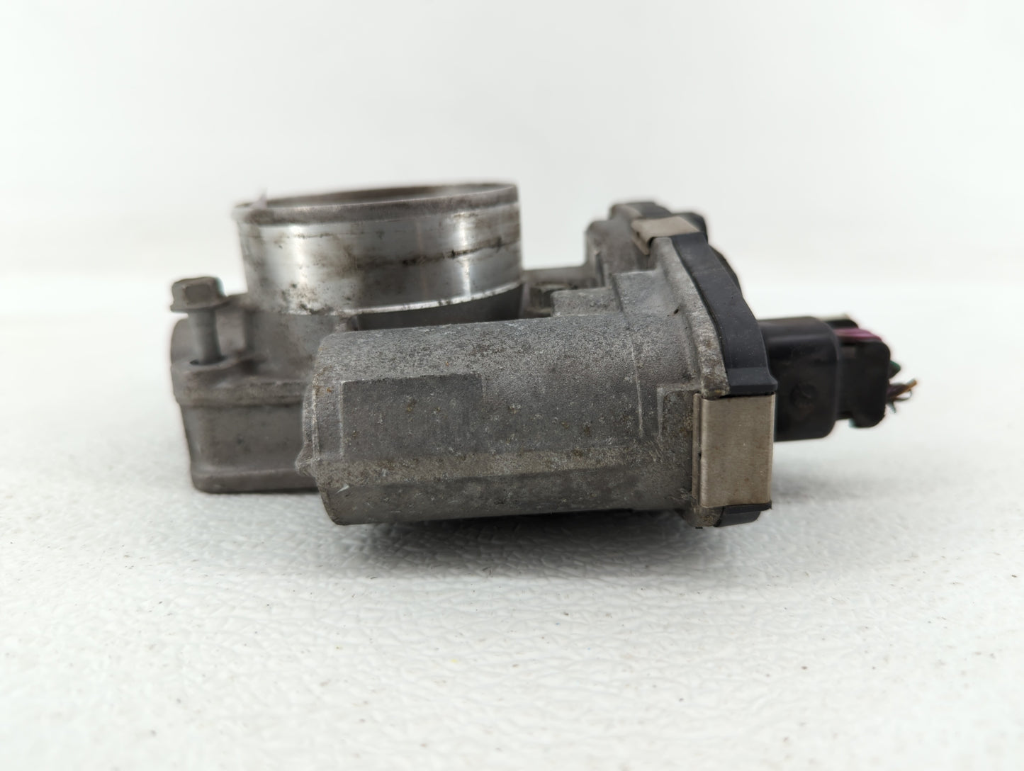 2008-2012 Chevrolet Malibu Throttle Body P/N:9B4G-9F991-A 668AA, 186AA Fits Fits 2007 2008 2009 2010 2011 2012 OEM Used Auto