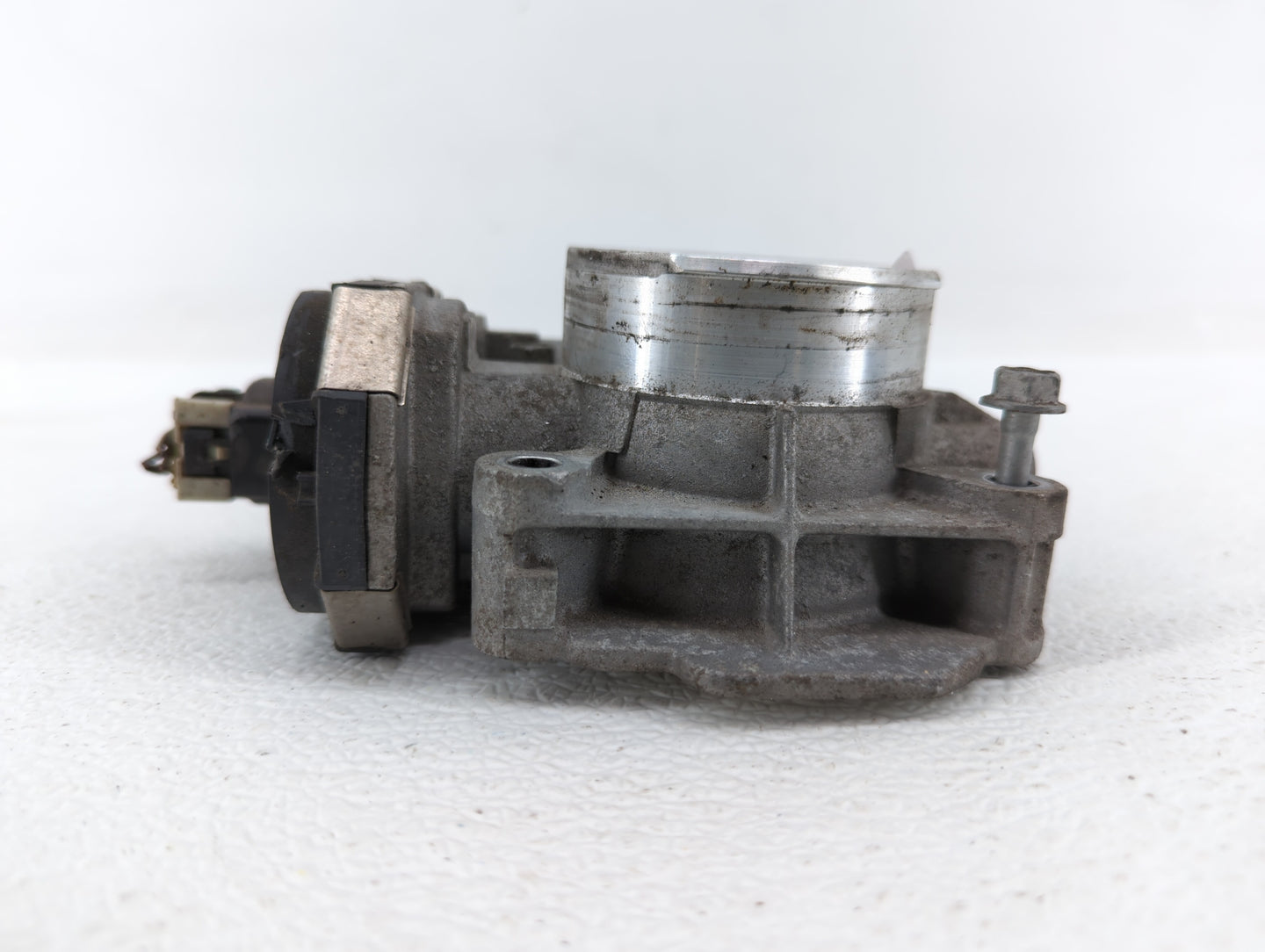 2008-2012 Chevrolet Malibu Throttle Body P/N:9B4G-9F991-A 668AA, 186AA Fits Fits 2007 2008 2009 2010 2011 2012 OEM Used Auto