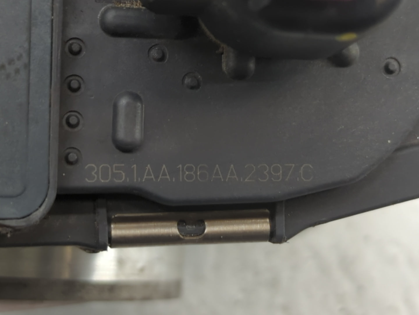 2008-2012 Chevrolet Malibu Throttle Body P/N:9B4G-9F991-A 668AA, 186AA Fits Fits 2007 2008 2009 2010 2011 2012 OEM Used Auto