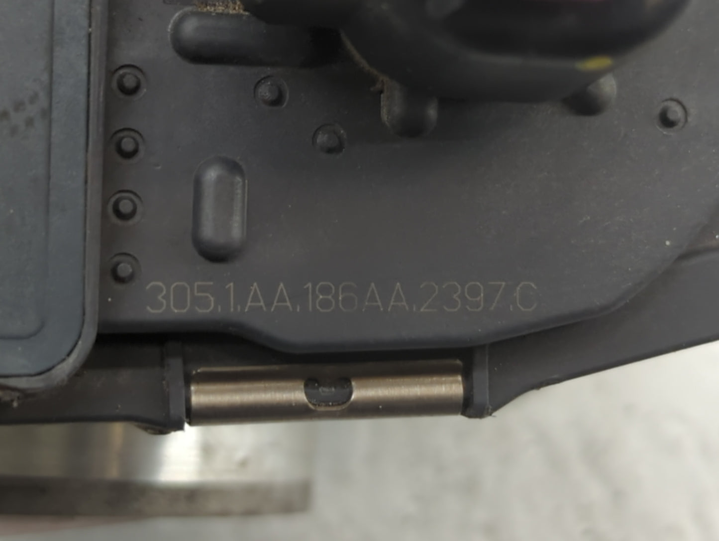 2008-2012 Chevrolet Malibu Throttle Body P/N:9B4G-9F991-A 668AA, 186AA Fits Fits 2007 2008 2009 2010 2011 2012 OEM Used Auto