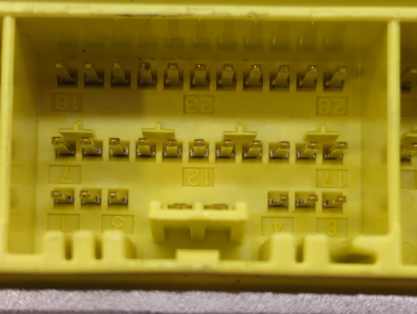 2012-2012 Chevrolet Malibu Chassis Control Module Ccm Bcm Body Control - Oemusedautoparts1.com