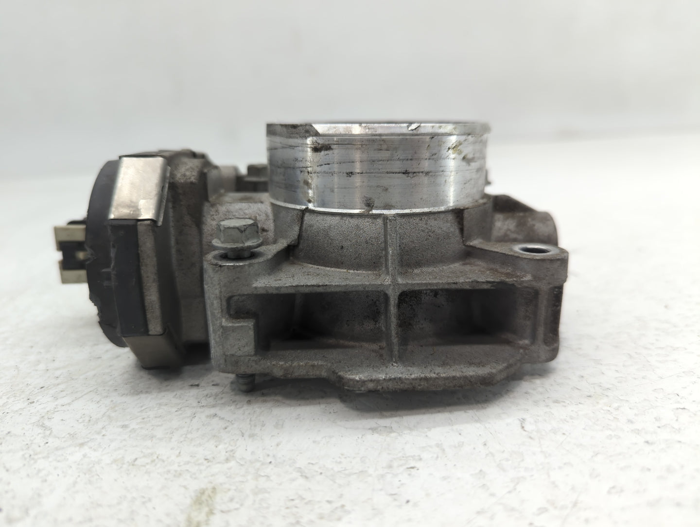 2008-2012 Chevrolet Malibu Throttle Body P/N:203 1AA 186AA Fits Fits 2007 2008 2009 2010 2011 2012 OEM Used Auto Parts - Oem