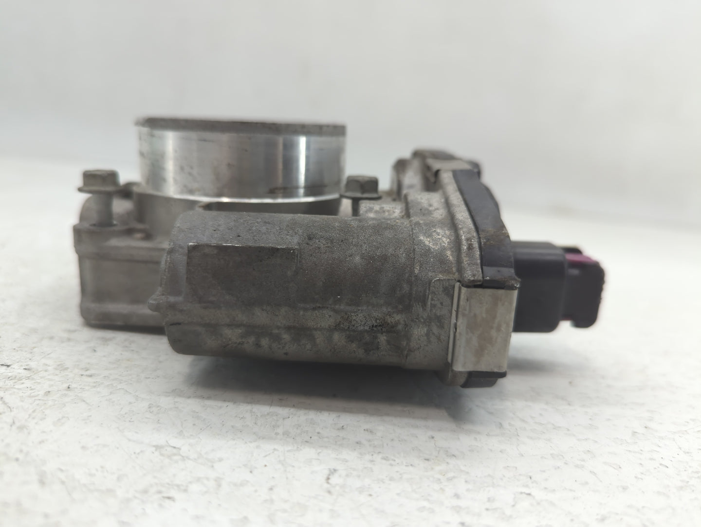 2008-2012 Chevrolet Malibu Throttle Body P/N:203 1AA 186AA Fits Fits 2007 2008 2009 2010 2011 2012 OEM Used Auto Parts - Oem