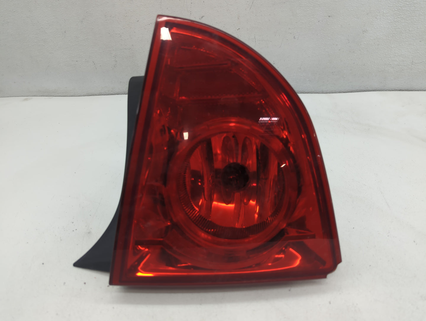 2008-2012 Chevrolet Malibu Tail Light Assembly Driver Left OEM P/N:GM20914364 Fits Fits 2008 2009 2010 2011 2012 OEM Used Au