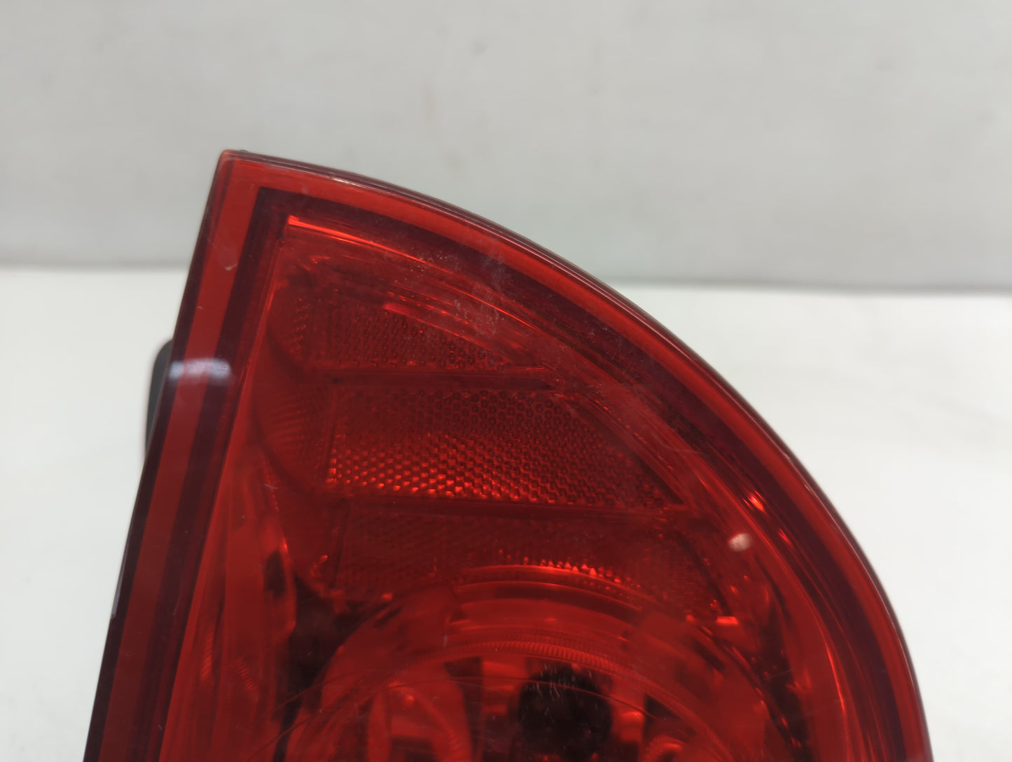 2008-2012 Chevrolet Malibu Tail Light Assembly Driver Left OEM P/N:GM20914364 Fits Fits 2008 2009 2010 2011 2012 OEM Used Au