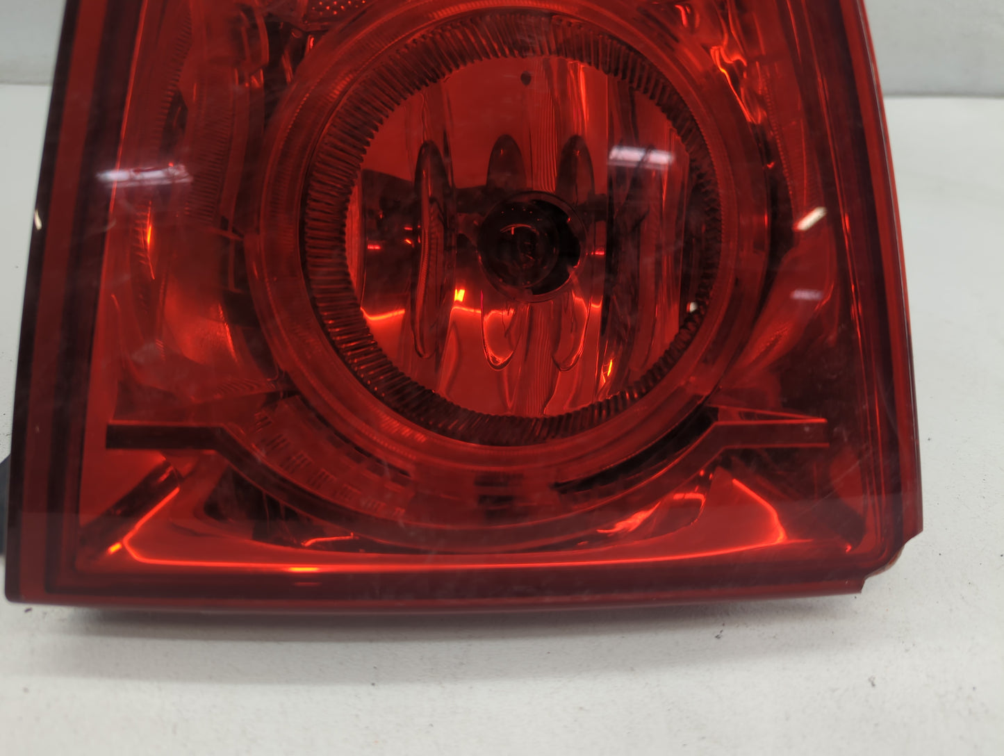 2008-2012 Chevrolet Malibu Tail Light Assembly Driver Left OEM P/N:GM20914364 Fits Fits 2008 2009 2010 2011 2012 OEM Used Au