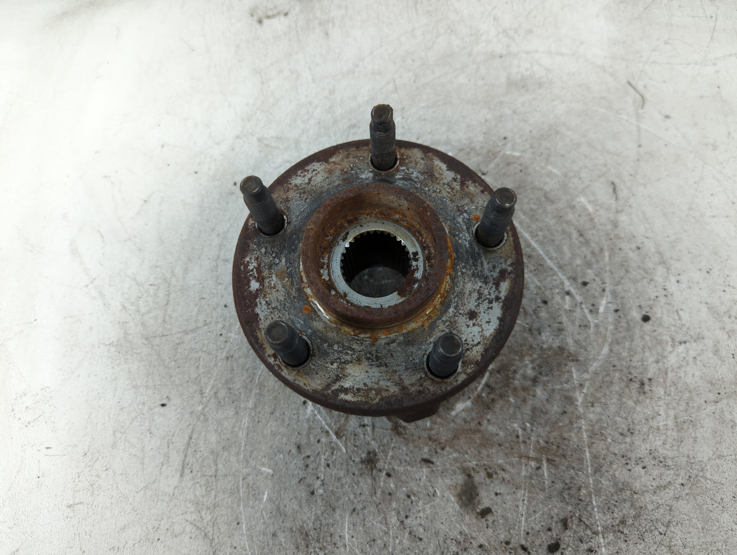 2012-2012 Chevrolet Malibu Driver Front Wheel Hub Oem - Oemusedautoparts1.com