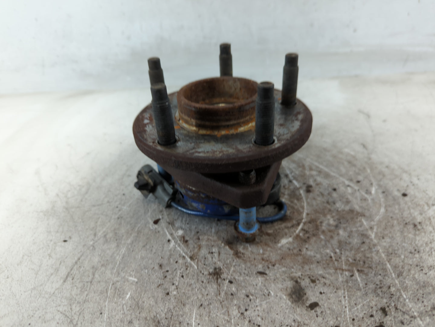 2012-2012 Chevrolet Malibu Driver Front Wheel Hub Oem - Oemusedautoparts1.com
