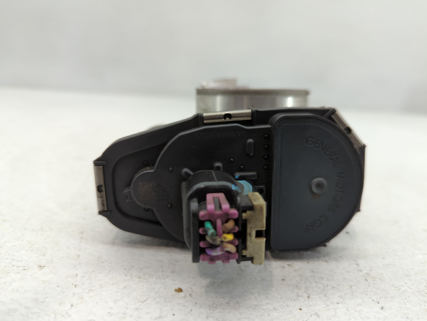 2008-2012 Chevrolet Malibu Throttle Body P/N:9352C 186AA Fits Fits 2007 2008 2009 2010 2011 2012 OEM Used Auto Parts - Oemus