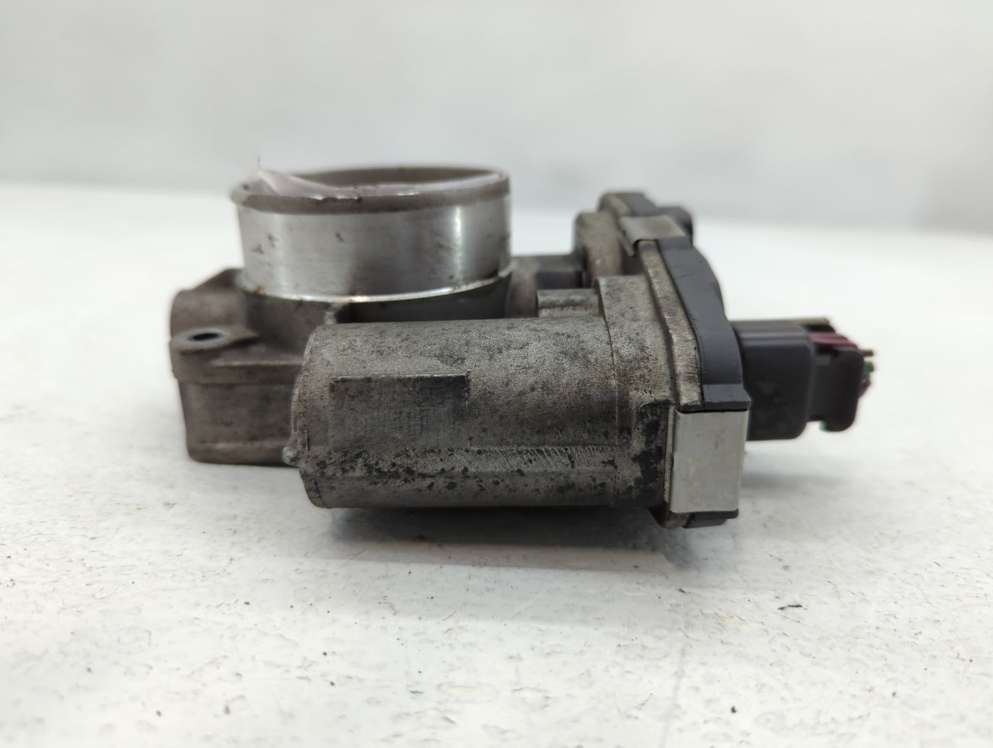 2008-2012 Chevrolet Malibu Throttle Body P/N:9352C 186AA Fits Fits 2007 2008 2009 2010 2011 2012 OEM Used Auto Parts - Oemus