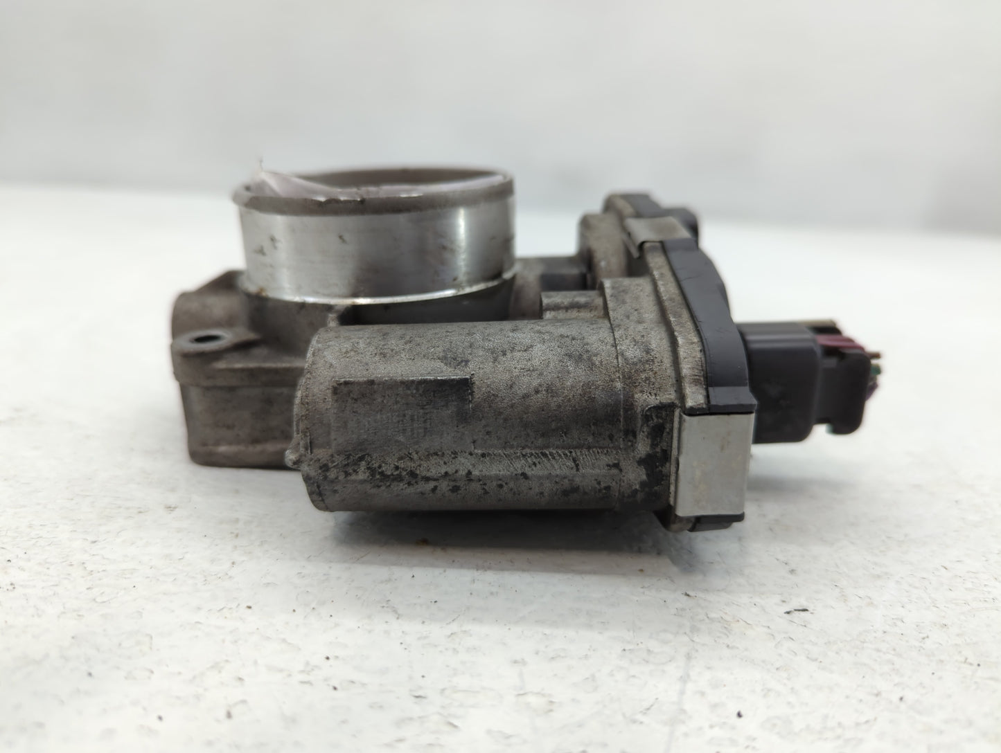 2008-2012 Chevrolet Malibu Throttle Body P/N:9352C 186AA Fits Fits 2007 2008 2009 2010 2011 2012 OEM Used Auto Parts - Oemus