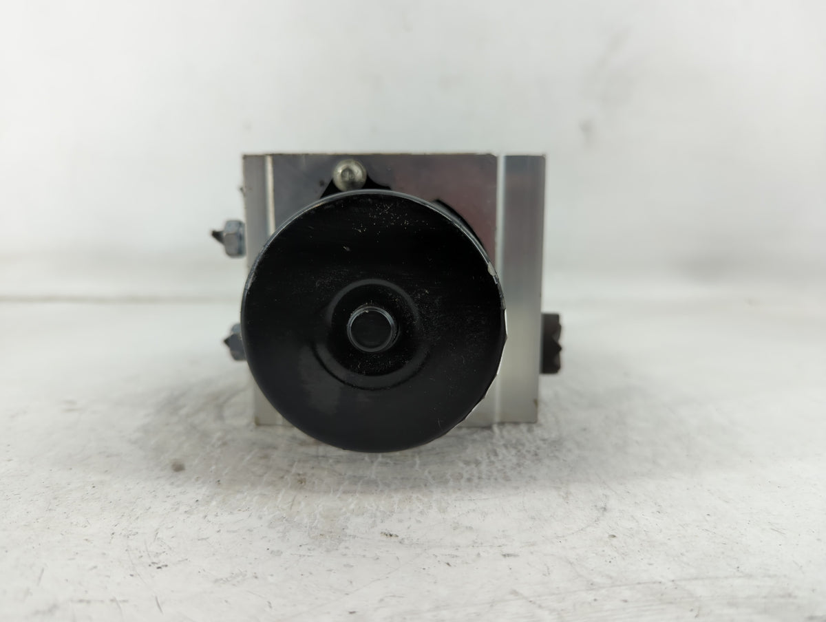 2012 Chevrolet Malibu Anti-Lock Brake ABS Pump Module Actuator OEM P/N:(P)22800233 Fits OEM Used Auto Parts - Oemusedautopar