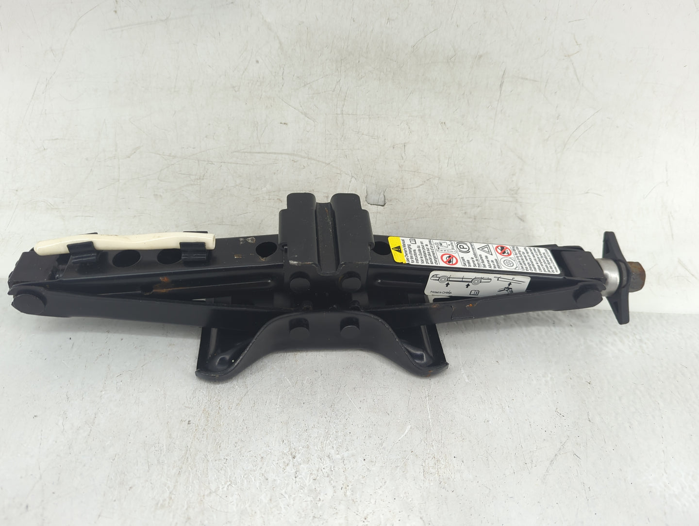 2012 Chevrolet Malibu Spare Scissor Car Jack Black 825493 - Oemusedautoparts1.com