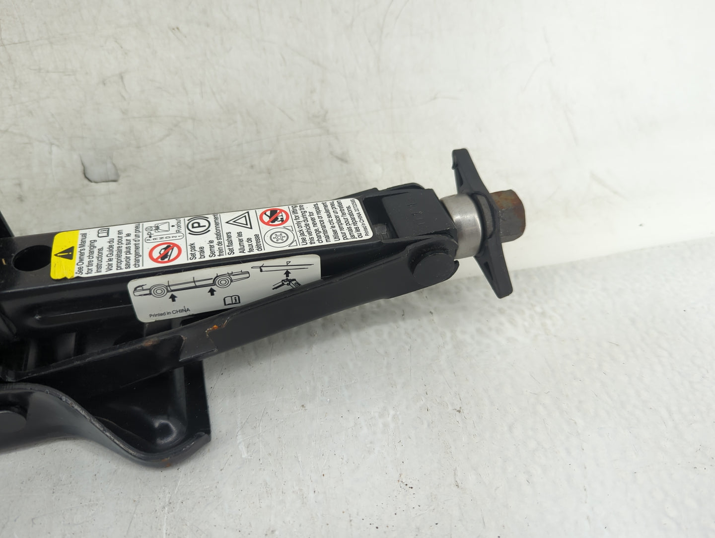 2012 Chevrolet Malibu Spare Scissor Car Jack Black 825493 - Oemusedautoparts1.com