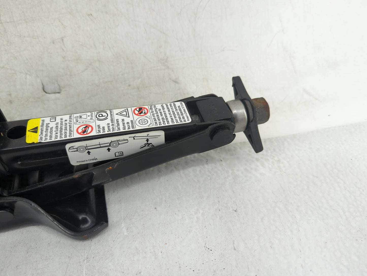 2012 Chevrolet Malibu Spare Scissor Car Jack Black 825493 - Oemusedautoparts1.com