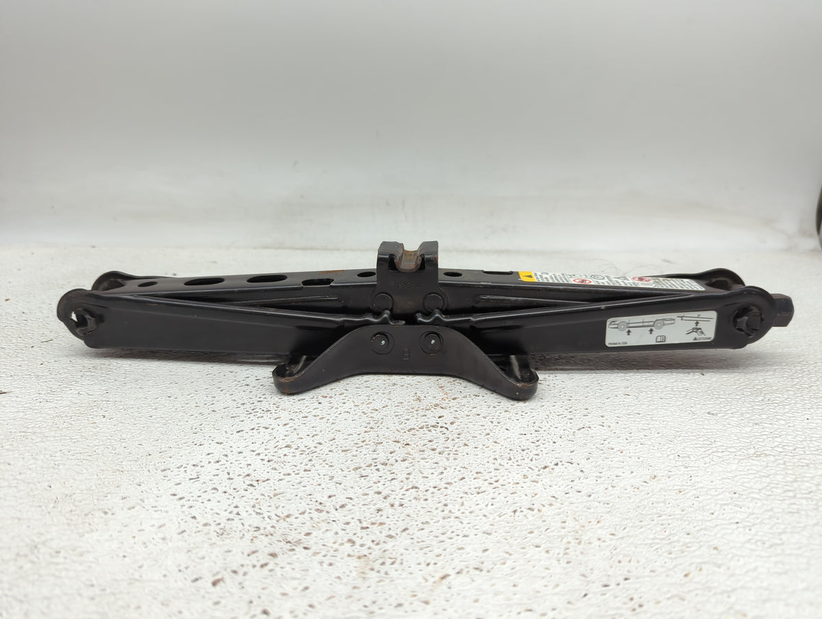 2012 Chevrolet Malibu Spare Scissor Car Jack Black 840238 - Oemusedautoparts1.com