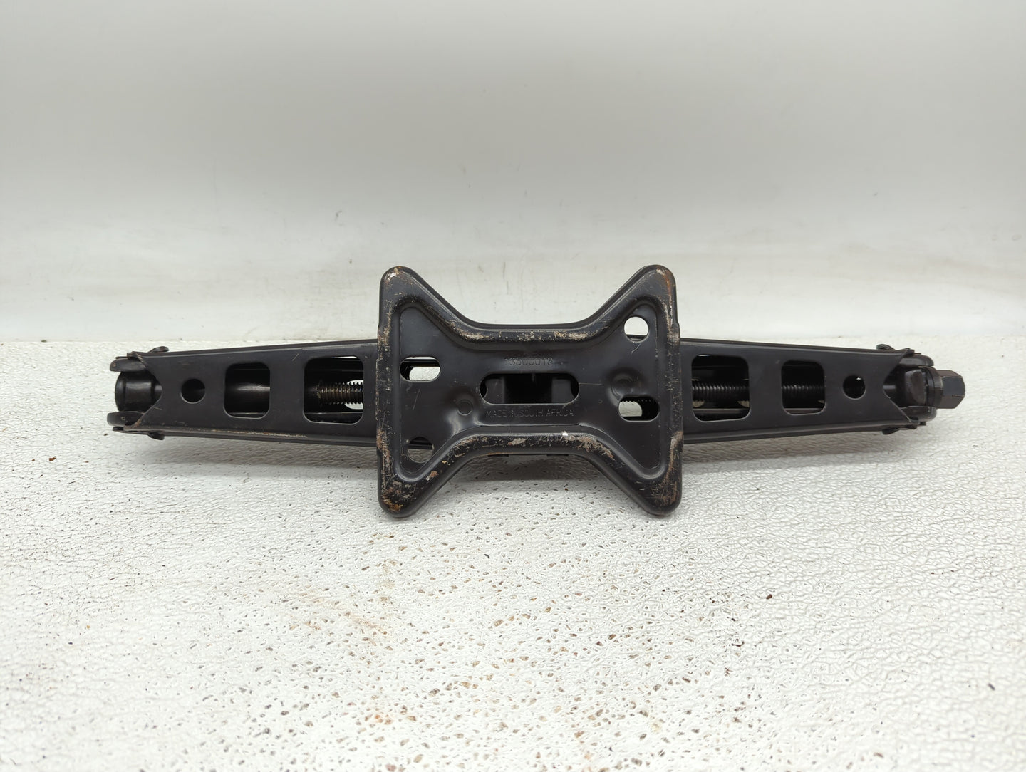 2012 Chevrolet Malibu Spare Scissor Car Jack Black 840238 - Oemusedautoparts1.com