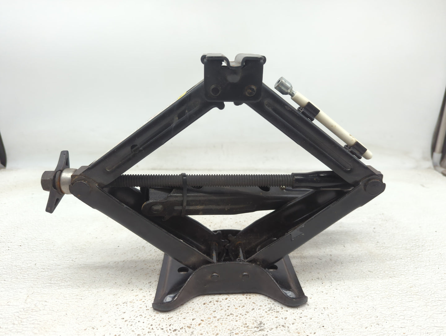 2012 Chevrolet Malibu Spare Scissor Car Jack - Oemusedautoparts1.com