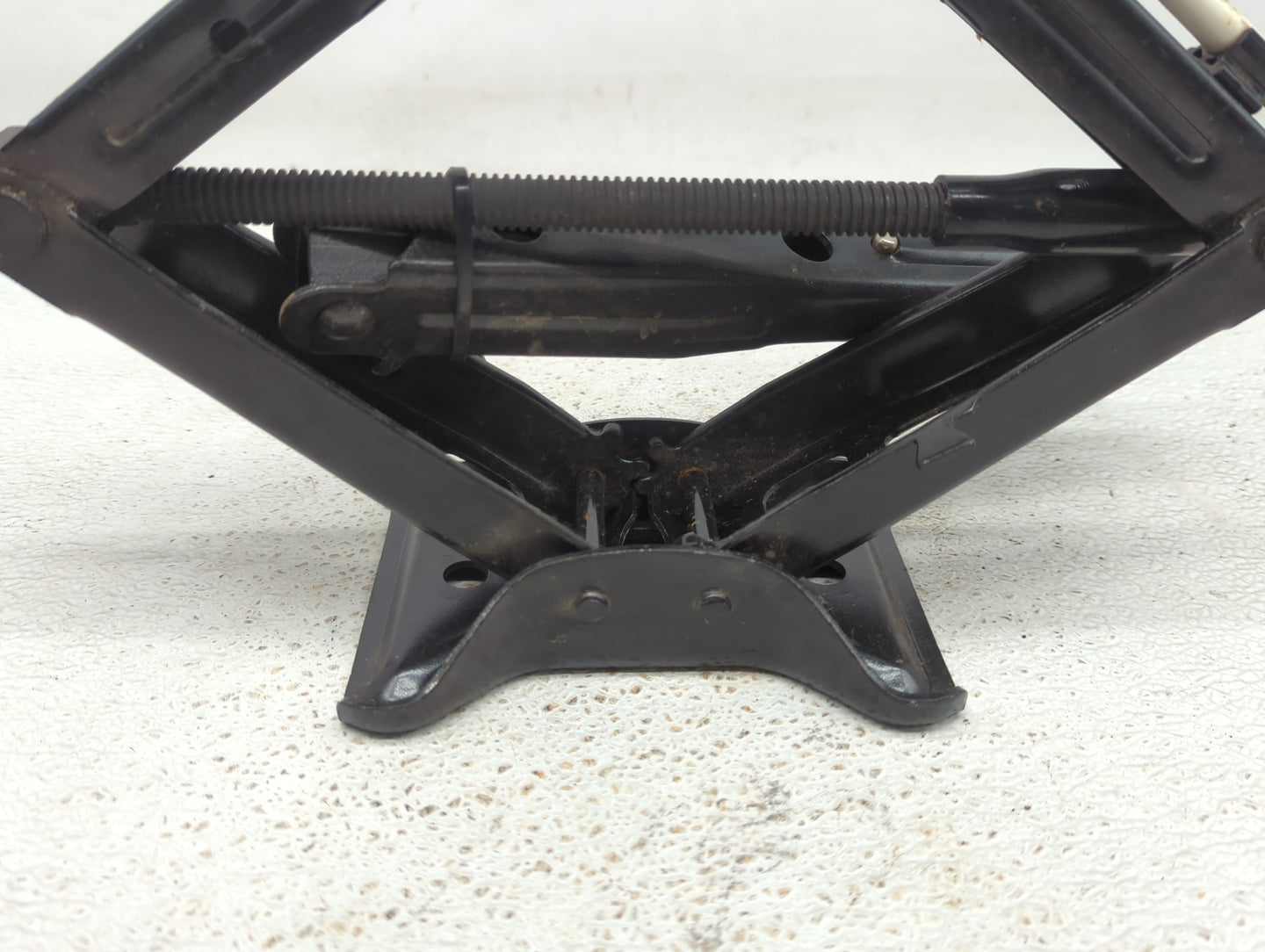 2012 Chevrolet Malibu Spare Scissor Car Jack - Oemusedautoparts1.com