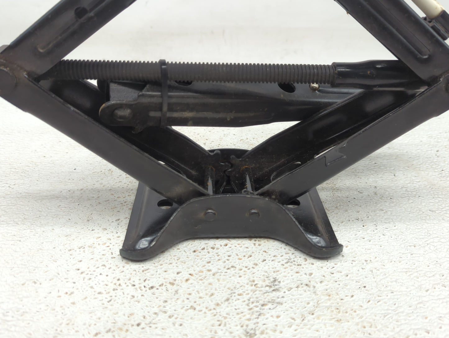 2012 Chevrolet Malibu Spare Scissor Car Jack - Oemusedautoparts1.com