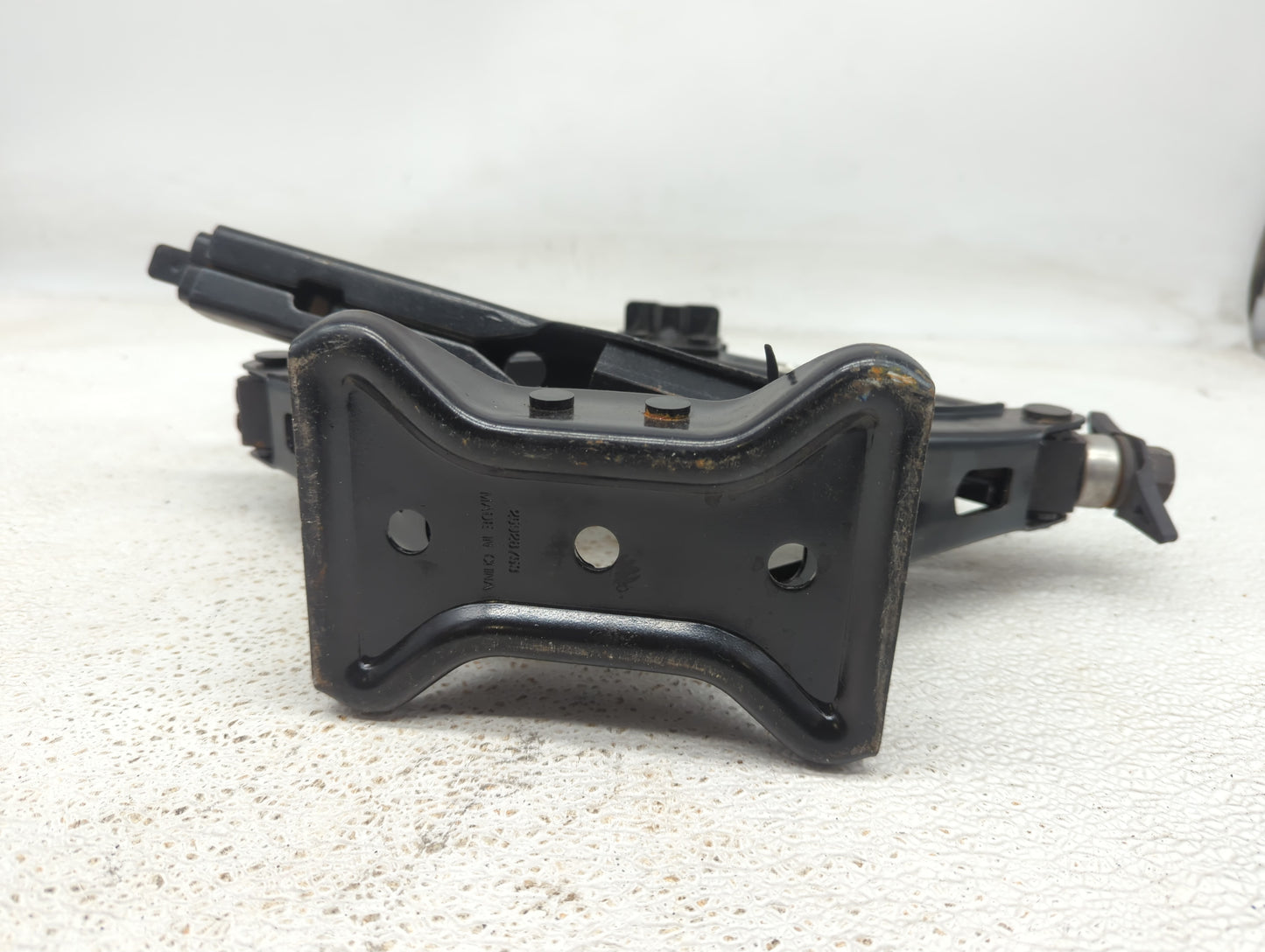 2012 Chevrolet Malibu Spare Scissor Car Jack - Oemusedautoparts1.com
