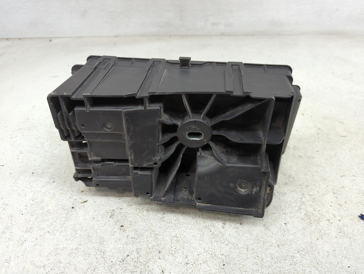 2012-2014 Chevrolet Orlando Fusebox Fuse Box Panel Relay Module P/N:95963459 Fits Fits 2011 2012 2013 2014 OEM Used Auto Par