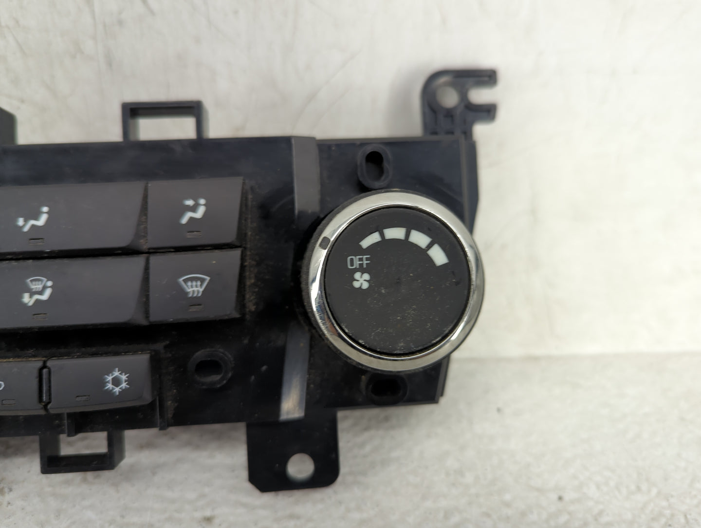 2012 Chevrolet Orlando Climate Control Module Temperature AC/Heater Replacement P/N:3870548 Fits OEM Used Auto Parts - Oemus