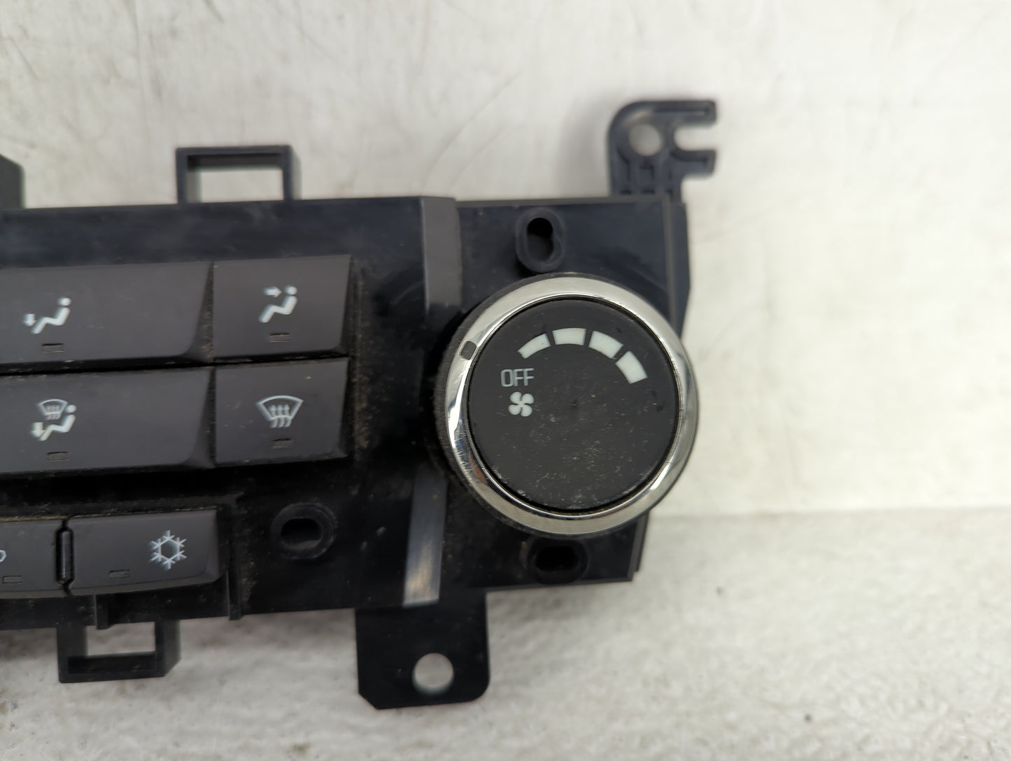 2012 Chevrolet Orlando Climate Control Module Temperature AC/Heater Replacement P/N:3870548 Fits OEM Used Auto Parts - Oemus