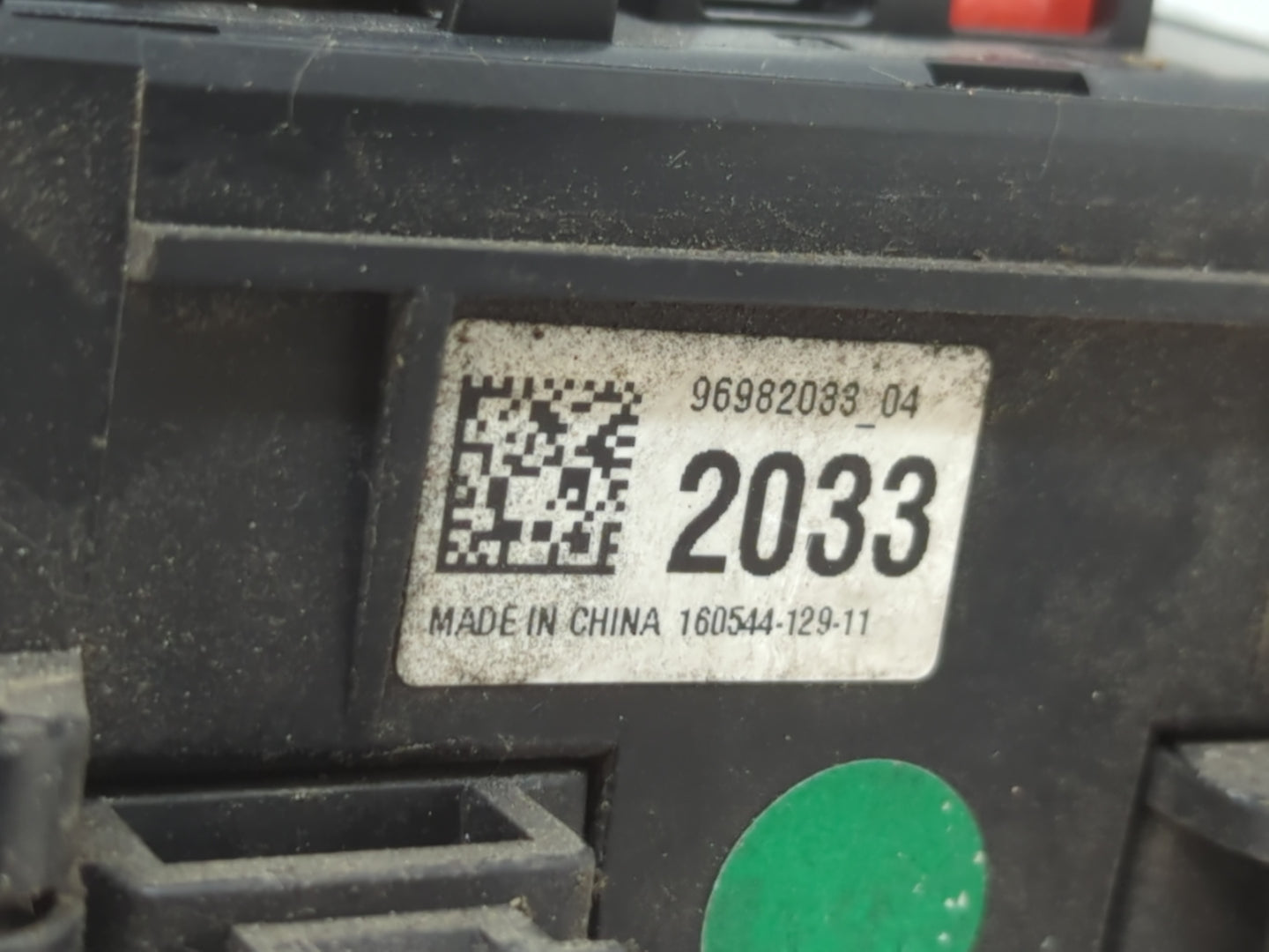 2012-2014 Chevrolet Orlando Fusebox Fuse Box Panel Relay Module P/N:96982033_04 Fits Fits 2011 2012 2013 2014 OEM Used Auto 