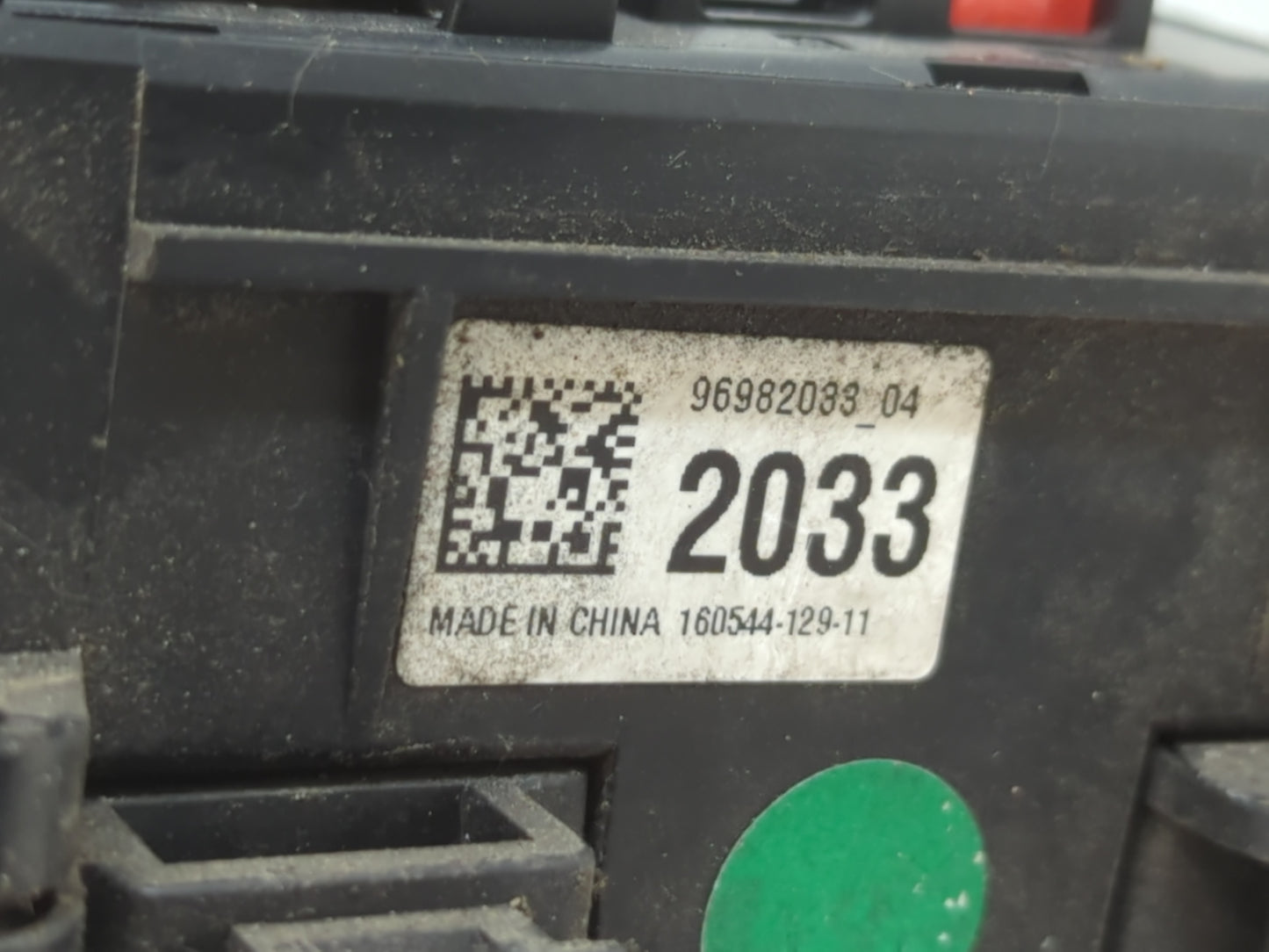 2012-2014 Chevrolet Orlando Fusebox Fuse Box Panel Relay Module P/N:96982033_04 Fits Fits 2011 2012 2013 2014 OEM Used Auto 