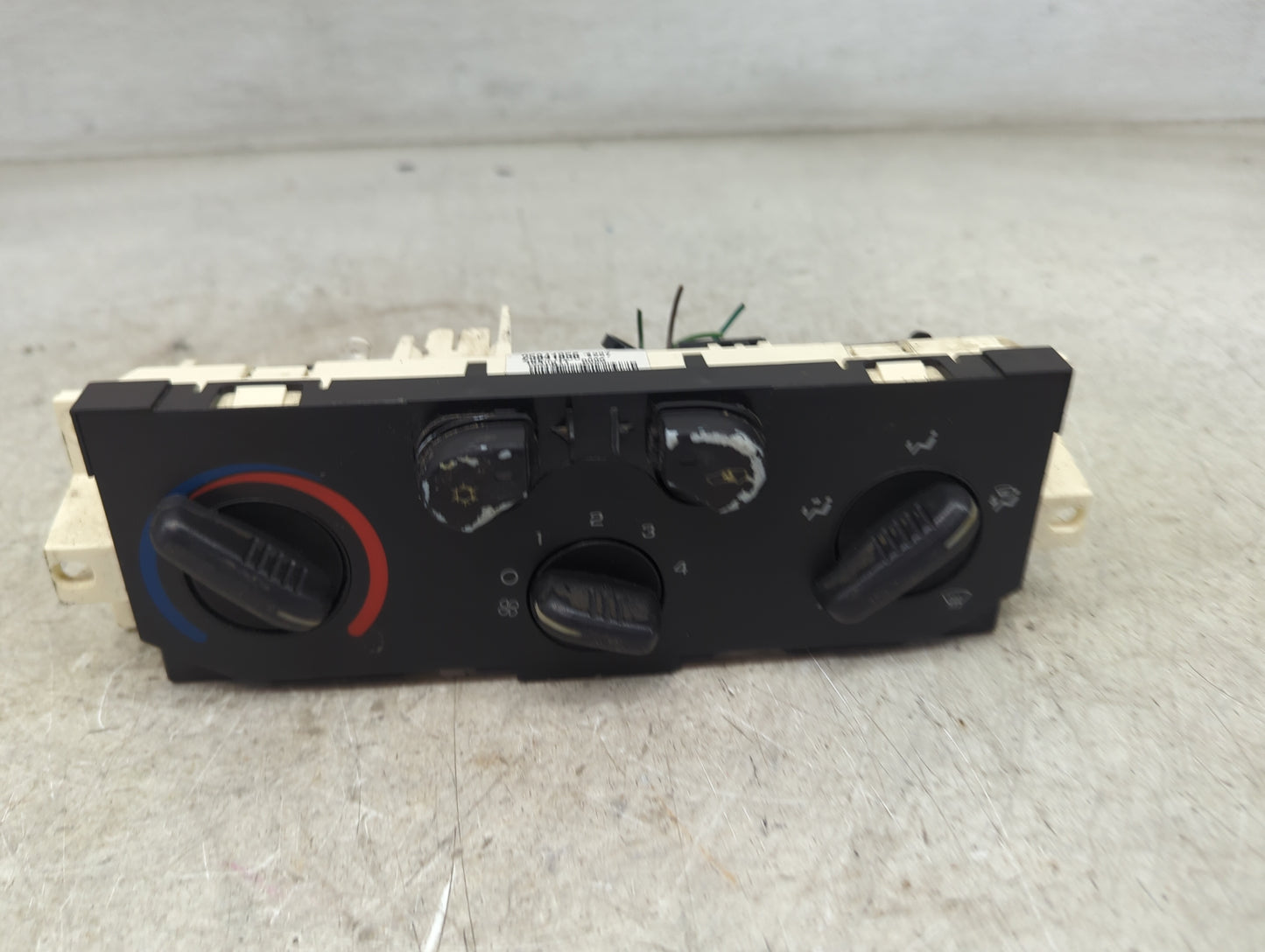 2012 Chevrolet Silverado Climate Control Module Temperature AC/Heater Replacement P/N:25841856 Fits OEM Used Auto Parts - Oe