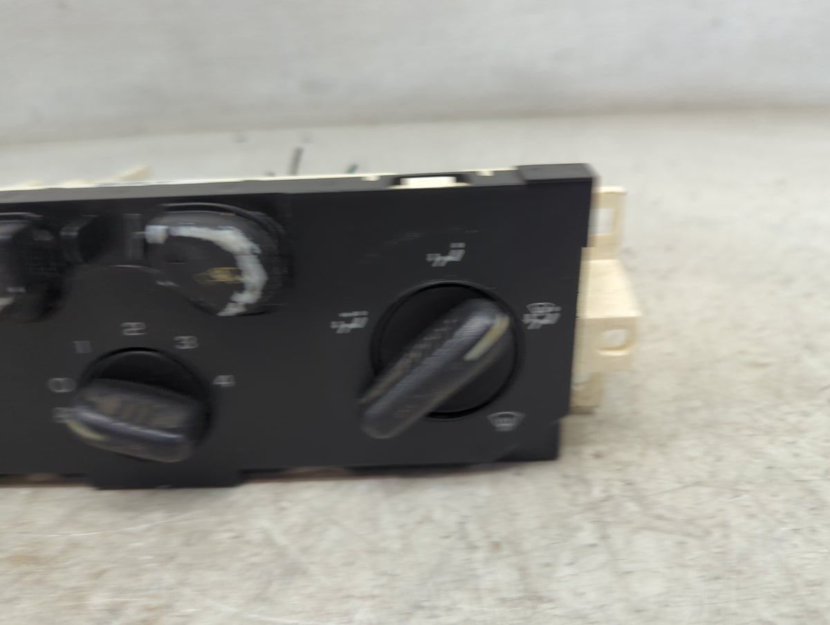 2012 Chevrolet Silverado Climate Control Module Temperature AC/Heater Replacement P/N:25841856 Fits OEM Used Auto Parts - Oe
