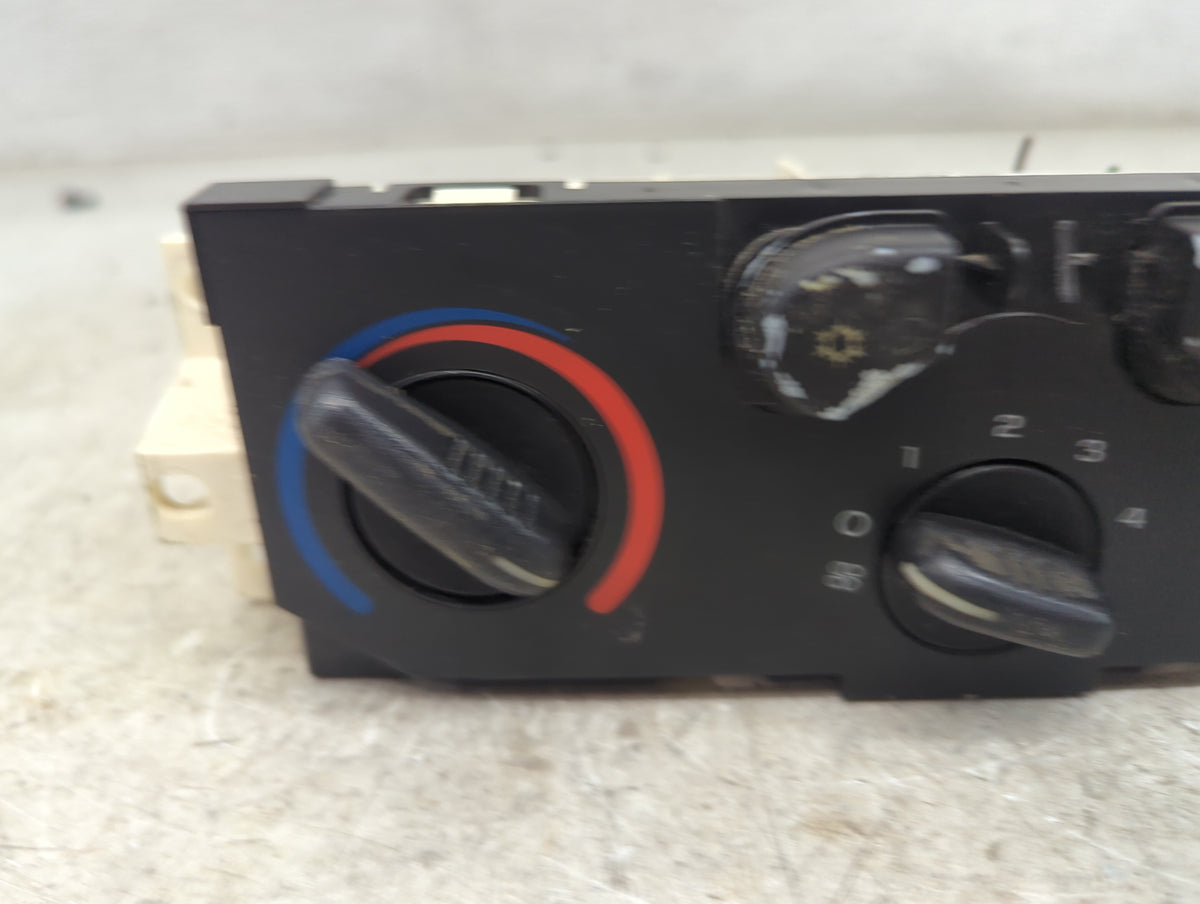 2012 Chevrolet Silverado Climate Control Module Temperature AC/Heater Replacement P/N:25841856 Fits OEM Used Auto Parts - Oe