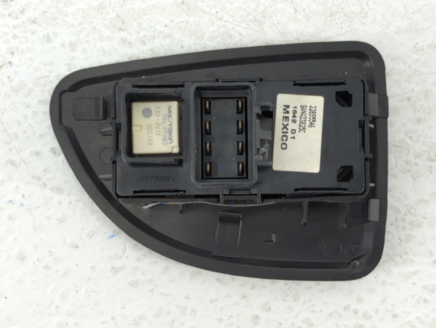 2012 Chevrolet Silverado Passenger Right Power Window Switch 22895546 - Oemusedautoparts1.com