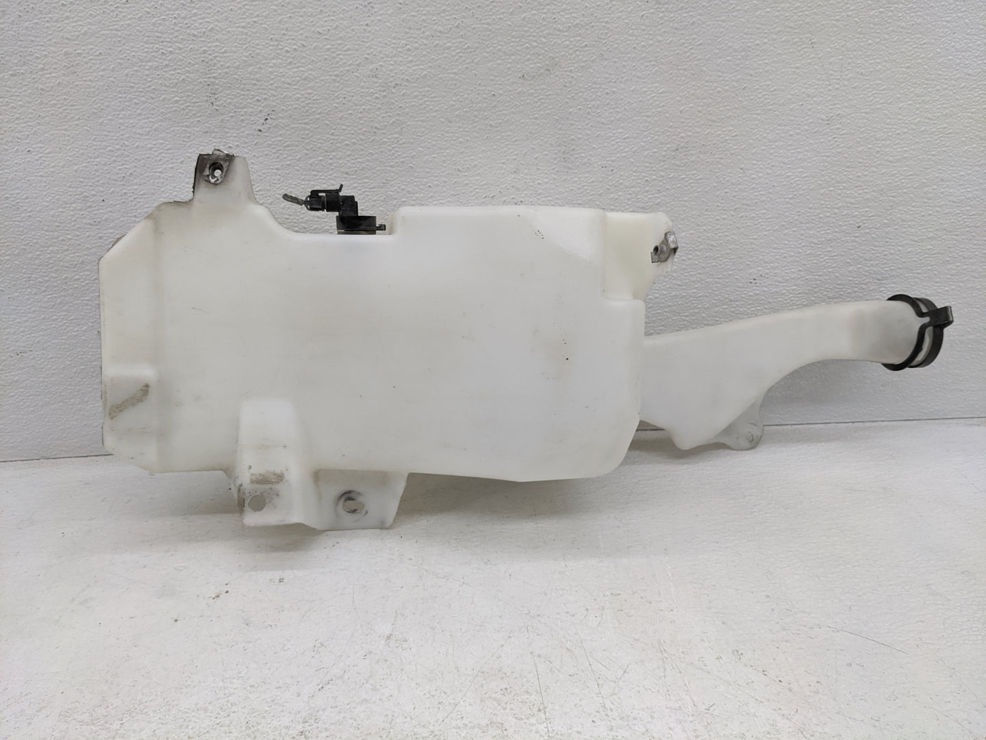 2007 Silverado 1500 Windshield Washer Fluid Reservoir Bottle Oem - Oemusedautoparts1.com